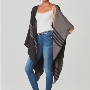 BB. Dakota reversible poncho